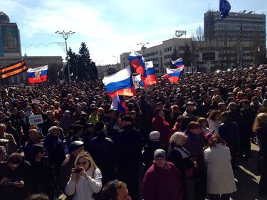 Manifestazione filorussa a Donetsk 3