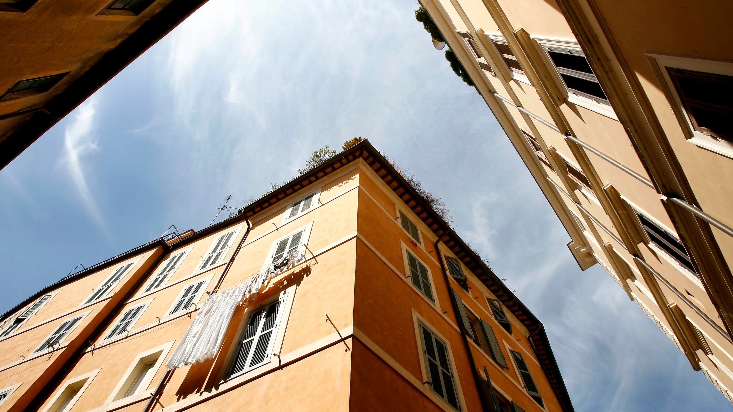 Mercato immobiliare ancora in crisi: -13,8%