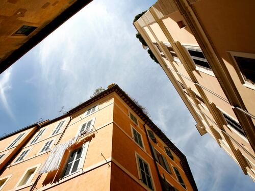 Mercato immobiliare ancora in crisi: -13,8%