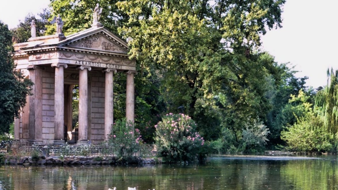 Roma, orrore a Villa Borghese: stuprata e legata nuda al palo