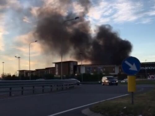 Arese, scoppia incendio in deposito industriale