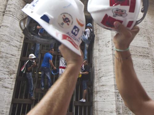 Crisi, 150 tavoli aperti e 180mila lavoratori a rischio