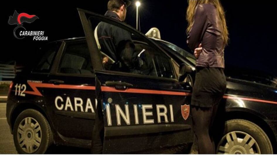 "O scendi in strada a prostituirti o ti faccio del male": così gli aguzzini alle vittime