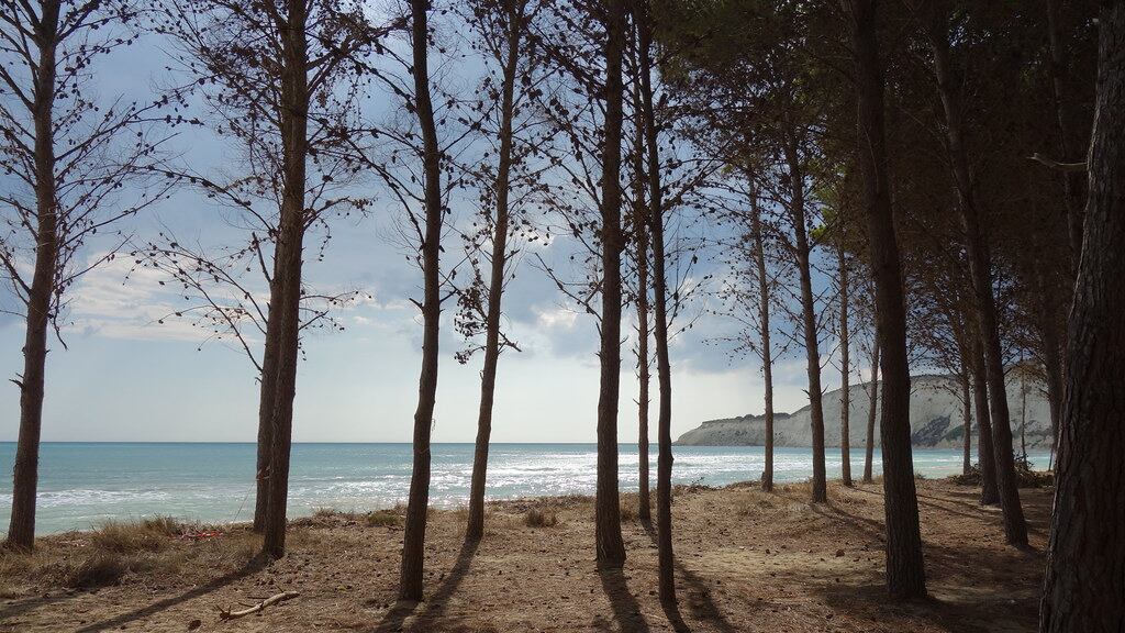 La spiaggia di Eraclea Minoa continua a sparire: lavori ancora fermi