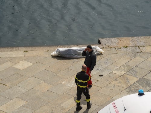 Tuffo nel Po per scommessa. Un 18enne muore annegato