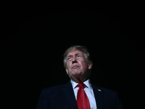 Schiaffo a Trump dai giudici supremi sul voto per posta. “Succubi dei Dem”