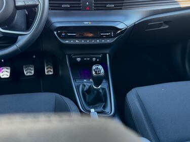 Hyundai Bayon 2025: guarda la gallery del restyling del B SUV 19
