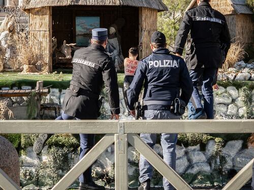 San Pietro, arrestata attivista Femen che tenta di rubare il Bambinello