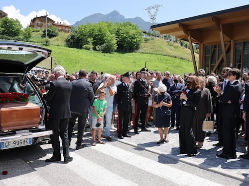 L'ultimo saluto a Del Vecchio "Sarai sempre qui con noi"