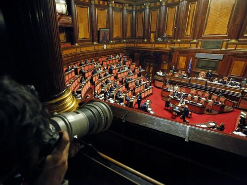 Stop ai portaborse in nero: via a due ddl bipartisan alla Camera