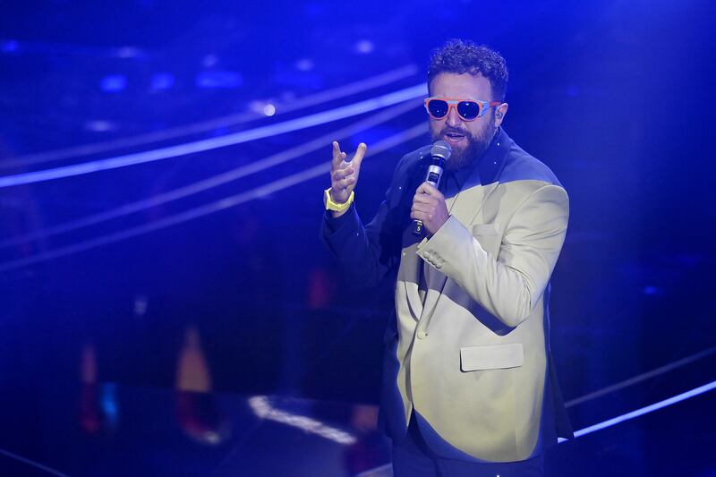 Sanremo 2024: ecco il look della seconda serata del Festival di Dargen D'Amico 6