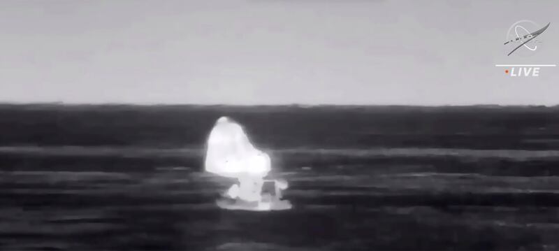 Il ritorno della capsula Crew Dragon 2 sulla terra 1