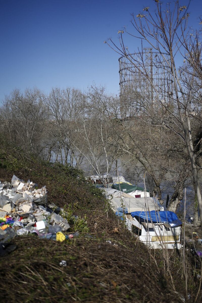 Roma, i vigili sgomberano una baraccopoli abusiva a Ponte Marconi 4