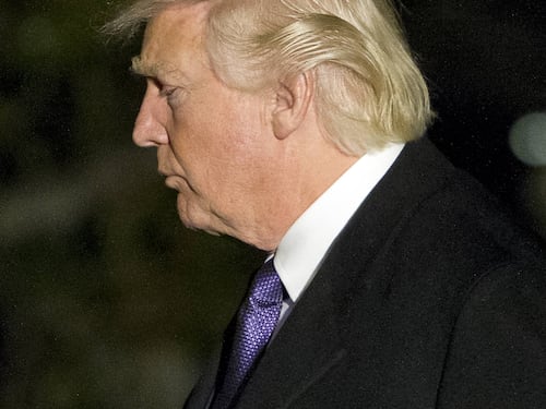 Trump: "L'intelligence dà illegalmente informazioni ai media"