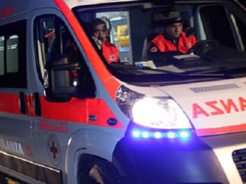 Infermiera aggredita fuori una discoteca dopo aver soccorso una donna