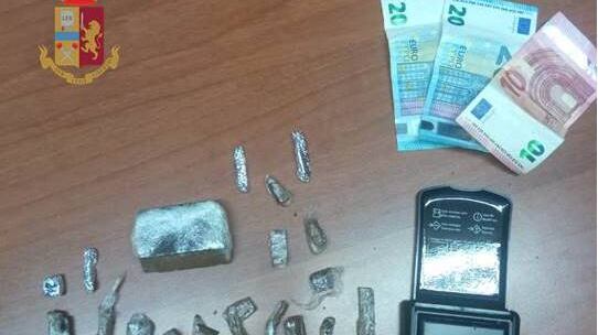 Nel Tarantino, minorenne finisce in manette per spaccio
