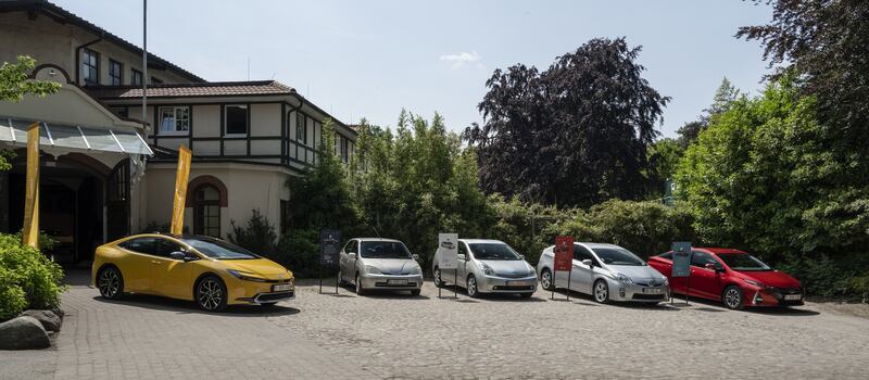 Toyota Prius Plug-In 2023: guarda tutte le foto 11