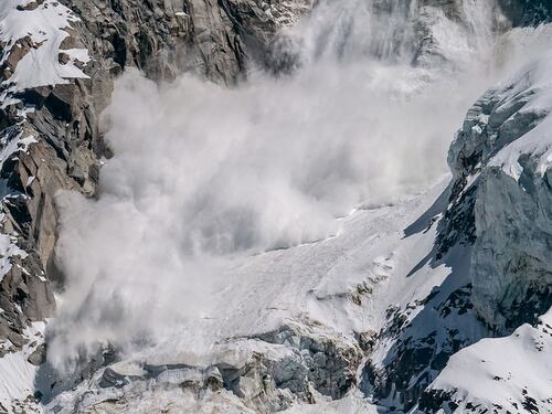Una valanga sulle montagne di Cortina travolge due fratelli: "Uno è morto"