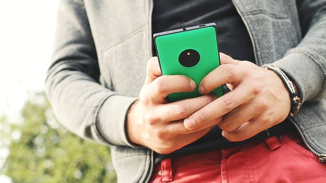 Vi squilla il cellulare in un luogo pubblico? Rischiate la multa