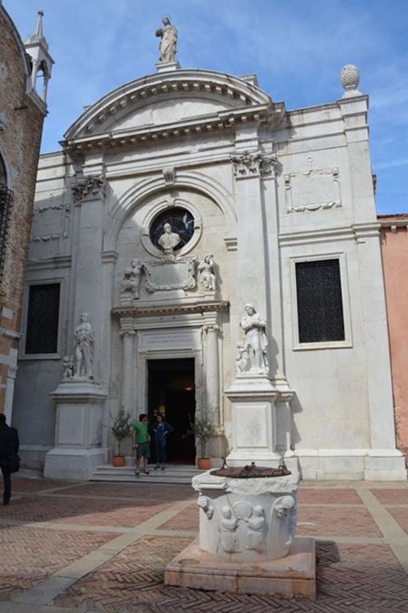 Chiesa trasformata in moschea: ecco le immagini dall'interno 9