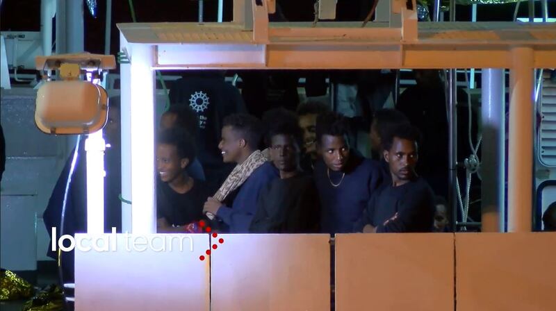 Lo sbarco dei minori dalla Diciotti 12