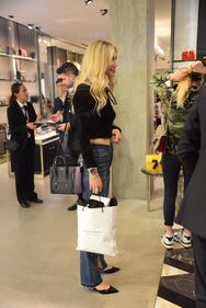 Chiara Ferragni fa shopping in centro a Milano 1