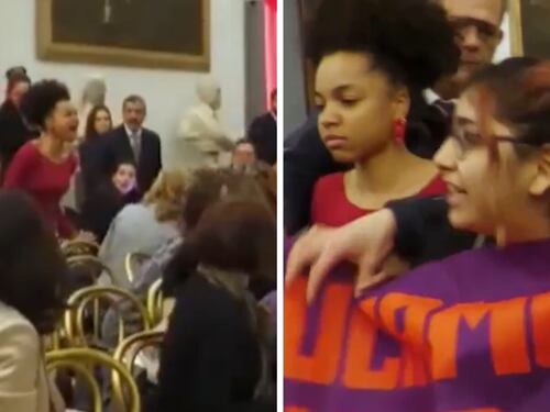 "Come vi permettete?". Il blitz delle attiviste di "Bruciamo tutto" in Campidoglio