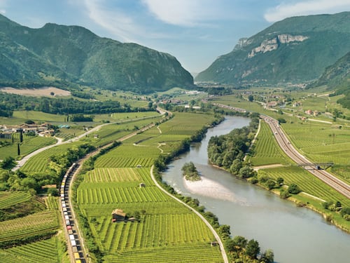 Autostrada del Brennero, il patto dell'intermodalità tra gomma, rotaia e acqua