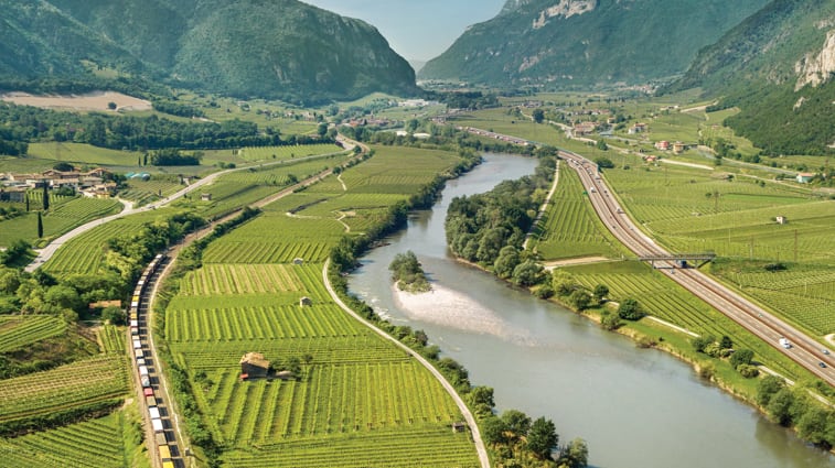 Autostrada del Brennero, il patto dell'intermodalità tra gomma, rotaia e acqua