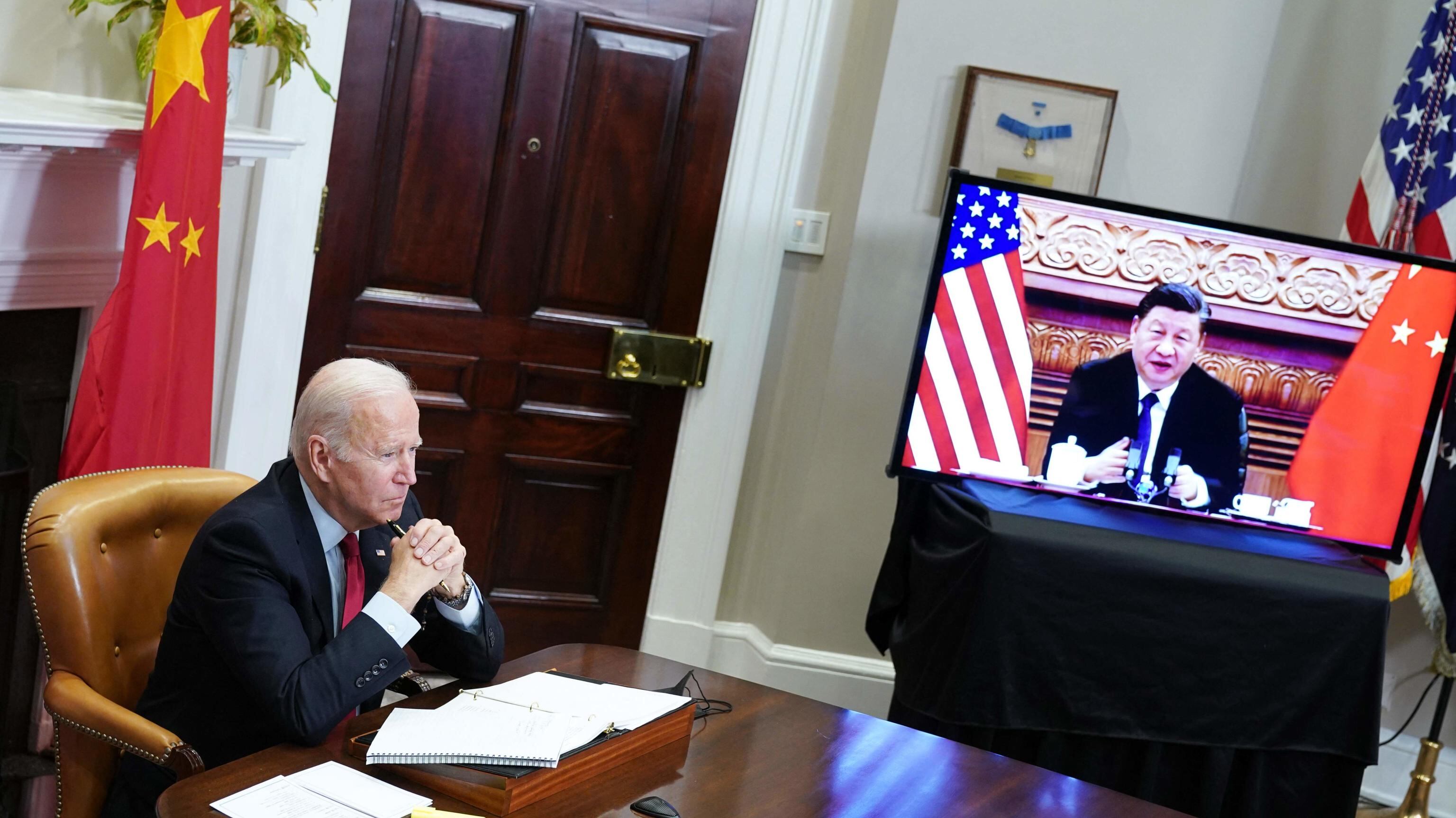 Taiwan, Xi Jinping avverte Biden: "Non giocate con il fuoco"