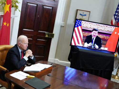 Taiwan, Xi Jinping avverte Biden: "Non giocate con il fuoco"