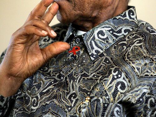 Mandela ricoverato d'urgenza: infezione polmonare