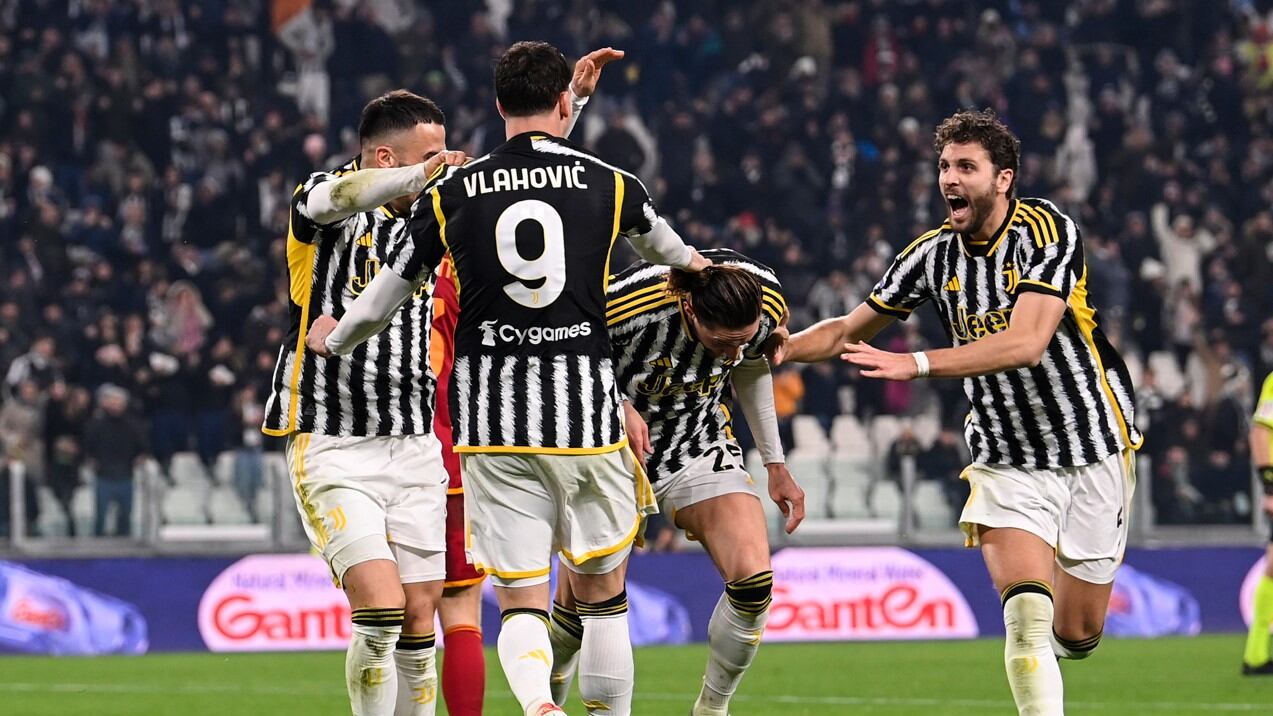 La Juventus batte di misura la Roma e si porta a meno due dall'Inter