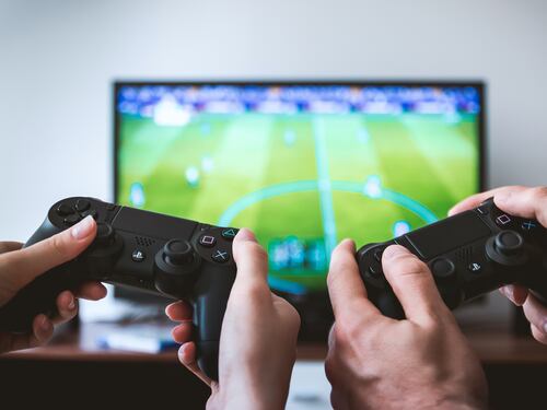 Da "Call of Duty" a "Fifa", ecco quali videogiochi regalare a Natale
