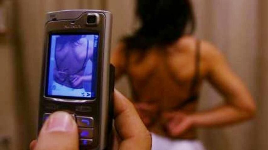 Girano video hot a scuola: cinque minorenni nei guai