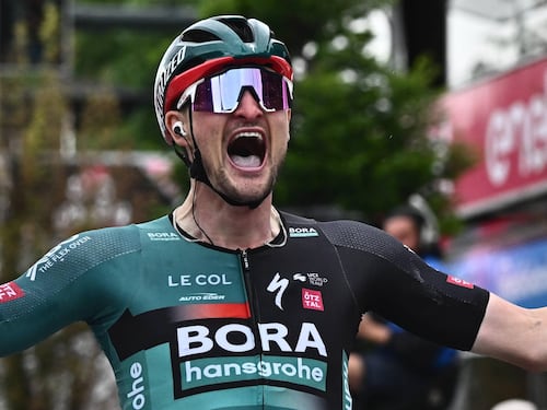 Caso Evenepoel, la squadra fa mea culpa mentre il Giro espatria tra neve e veleni
