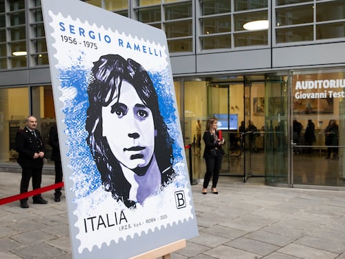 “È commemorazione”. In 18 archiviati per il saluto romano a Ramelli