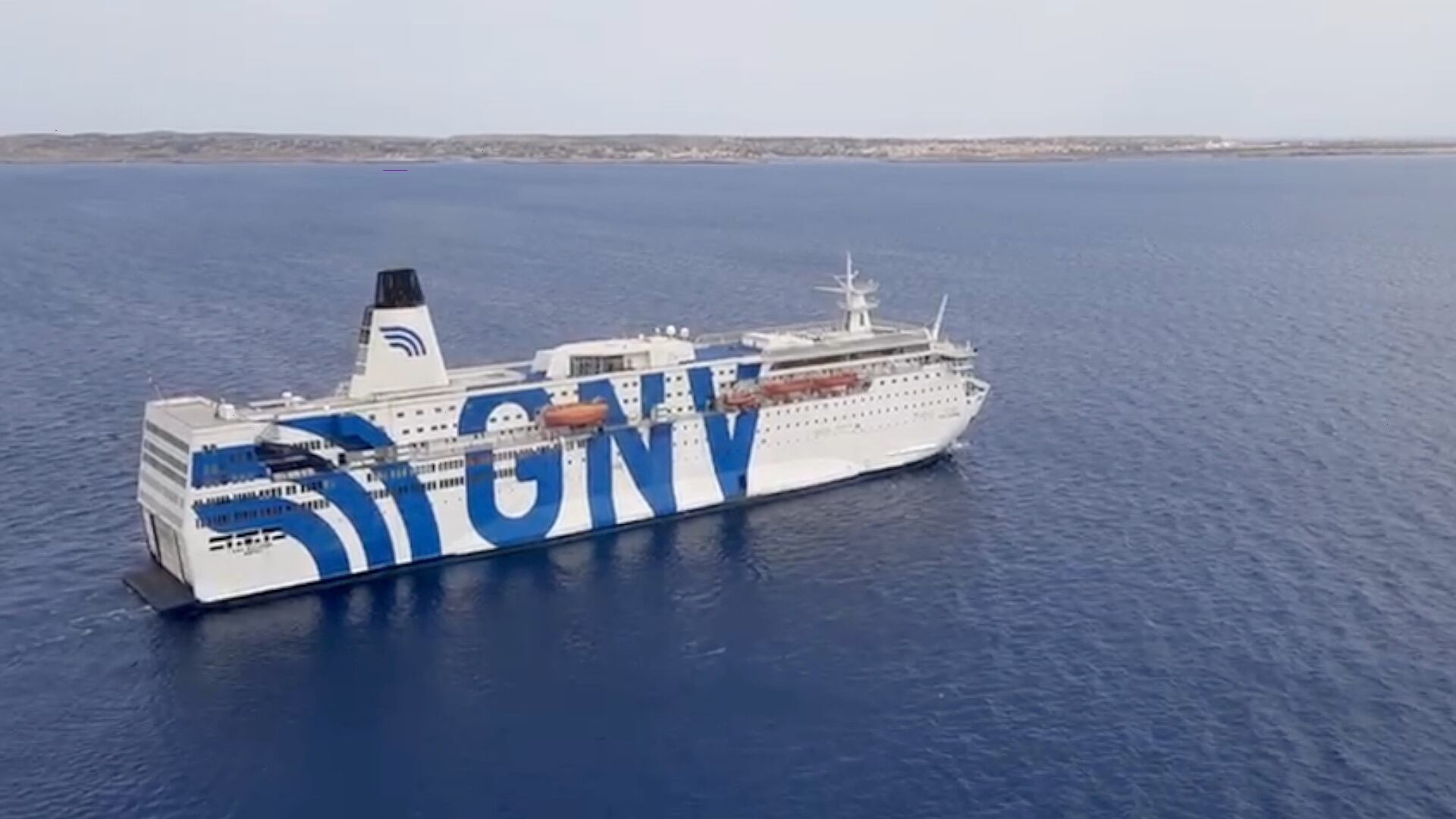 "Non hanno svuotato hotspot". E a Lampedusa resta il caos