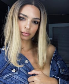 Emily Ratajkowski: lato b in spiaggia per Natale 4