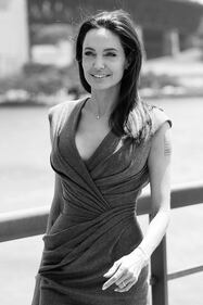 Angelina Jolie, sexy e impegnata 11