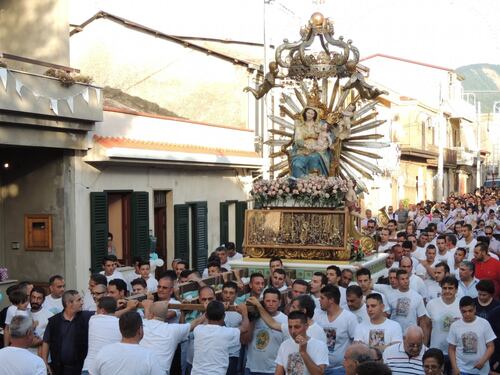 "Processione muta". La Chiesa s'imbavaglia per paura dei boss