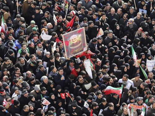 Iran, ragazze avvelenate. La rivolta dei genitori