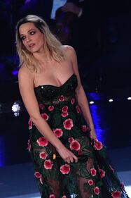 Laura Chiatti sexy a Sanremo 12