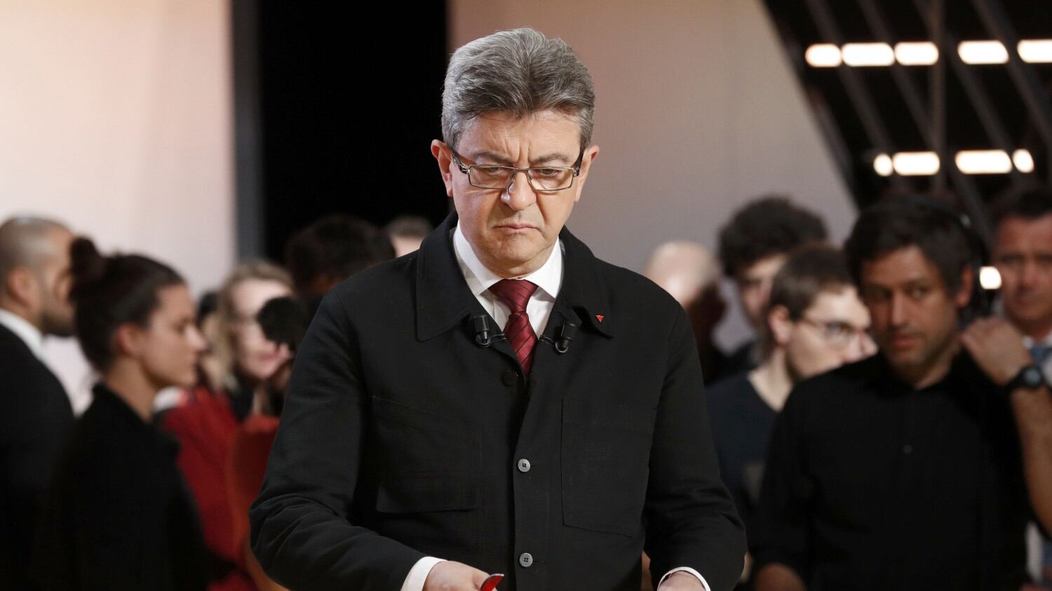 Melenchon: "Situazione instabile, non dare pieni poteri a Macron"