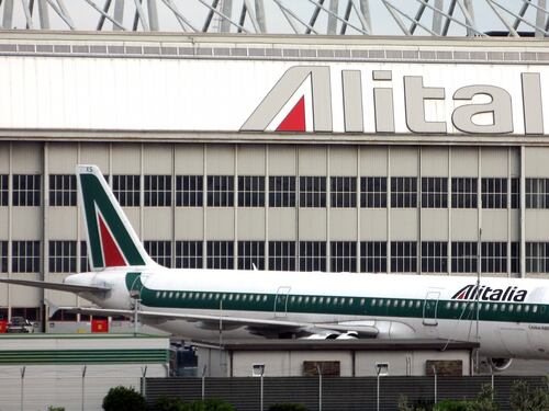 Decolla il business degli aeroporti italiani A terra solo l'Alitalia