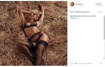 Bar Refaeli, una futura mamma social 12