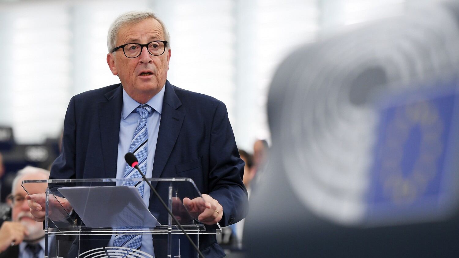 Le mani di Juncker sui soldi Ue: non ha mai lasciato il palazzo del potere