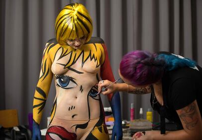 Londra, tele umane per promuovere l'arte 1