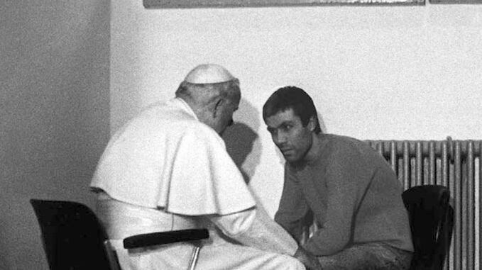 "Vi dico la verità su Wojtyla". Ali Agca torna sul caso Orlandi