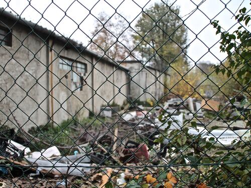 I rifiuti che portiamo in discarica? Finiscono nei campi rom
